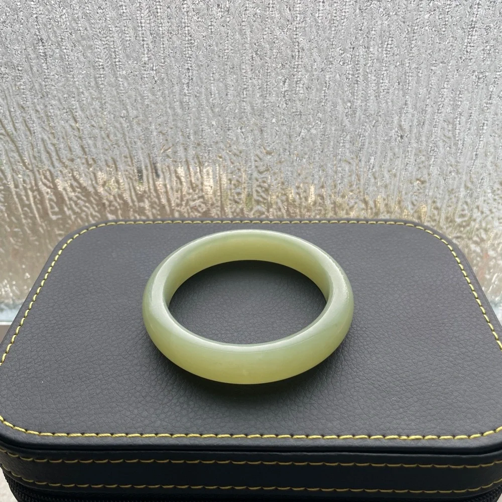 Natural Hetian Yellow Jade Bangle – With Water Lines | No Cracks | Certified